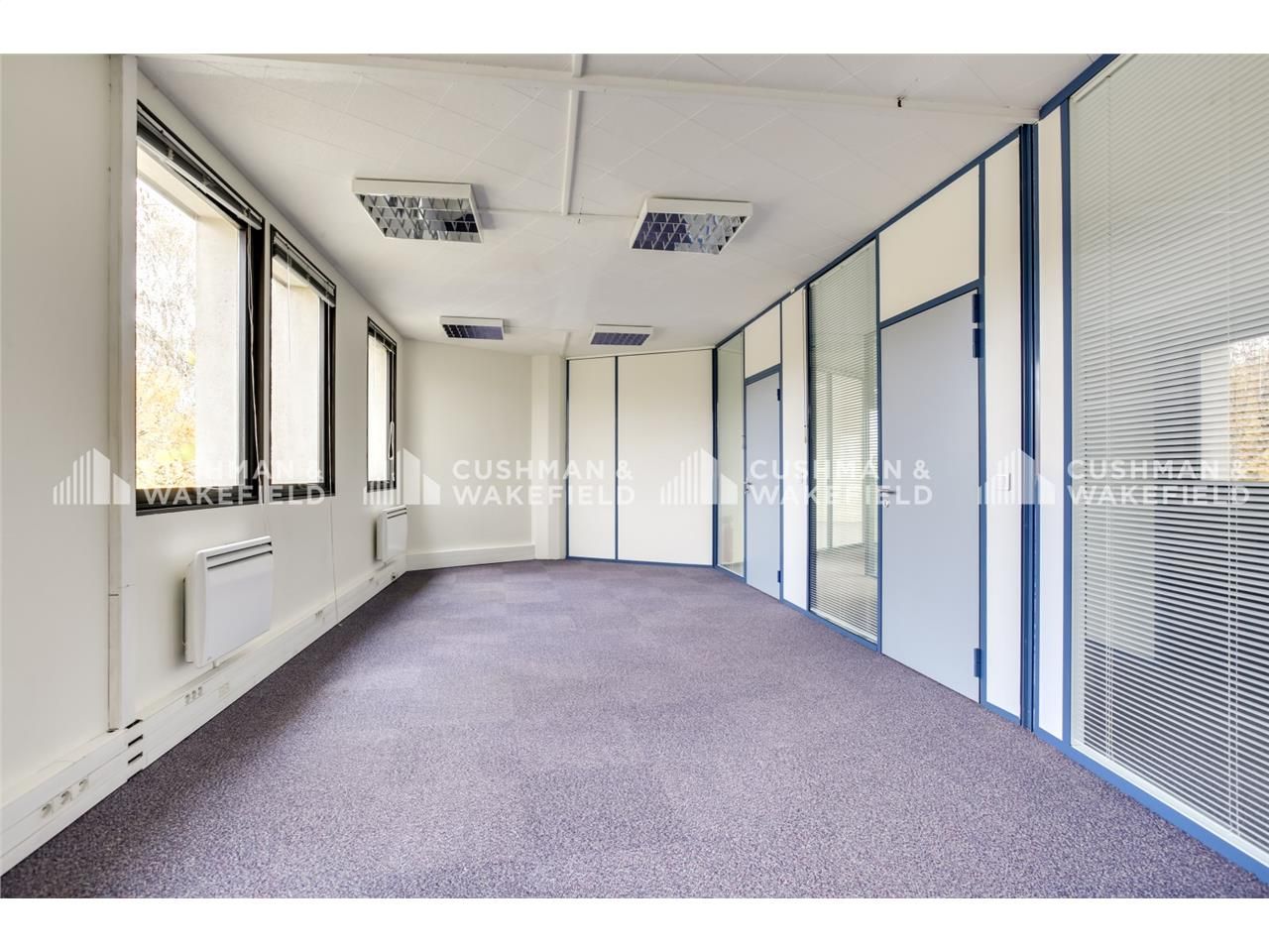 Nous vous proposons à la vente un ensemble de bur