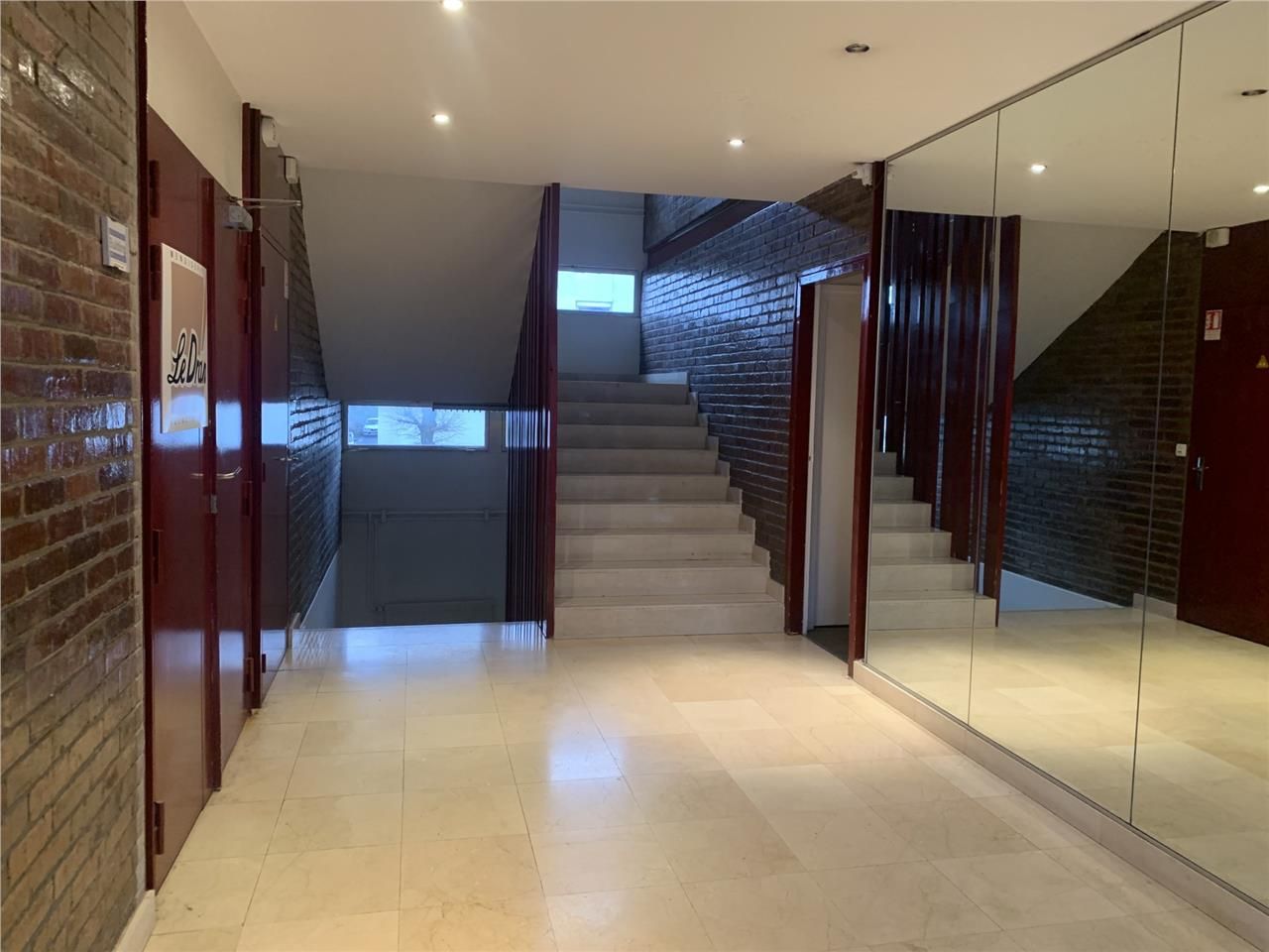 Nous vous proposons à la location une surface de 