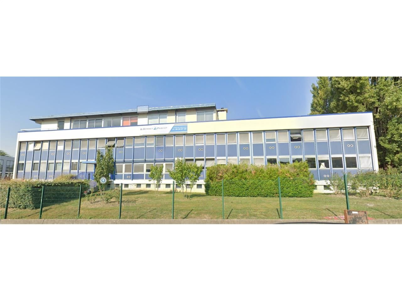 Nous vous proposons à la location une surface de 