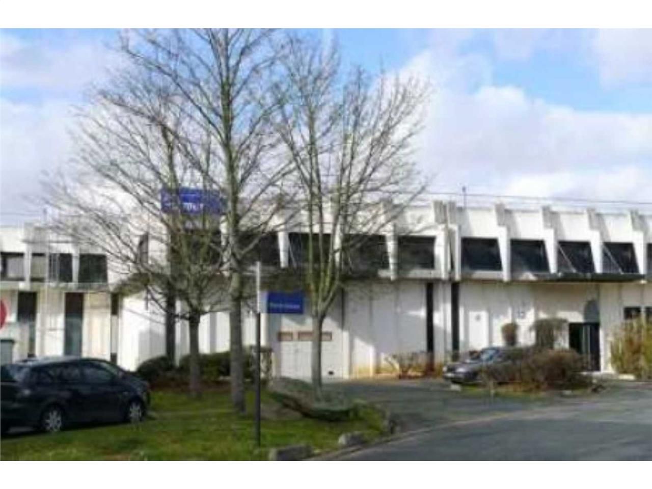 À louer, lots mixtes, bureaux et activité à Evry-