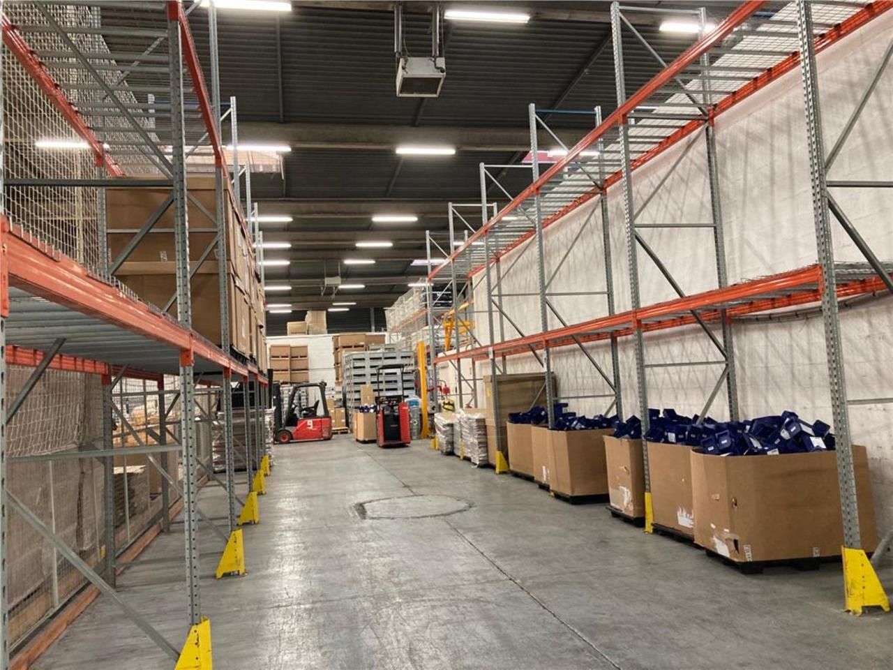 Nous vous proposons à la location deux locaux d'a