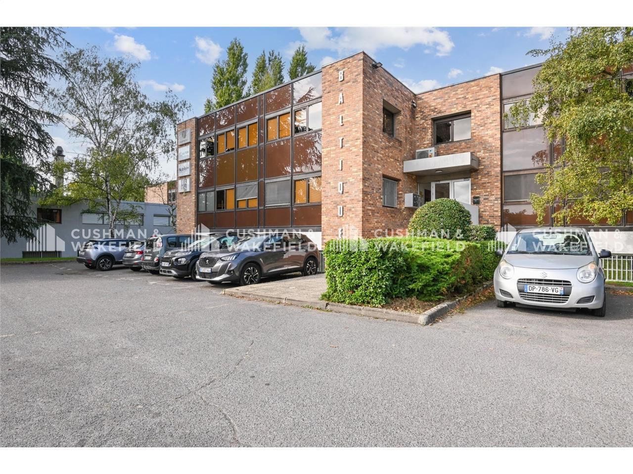 Situés au coeur de la zone d'activité de Courtabo