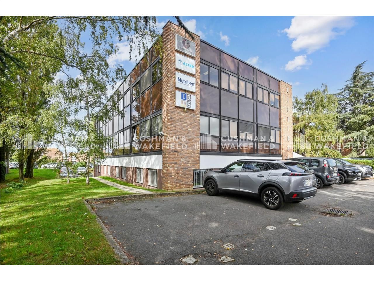 Situés au coeur de la zone d'activité de Courtabo