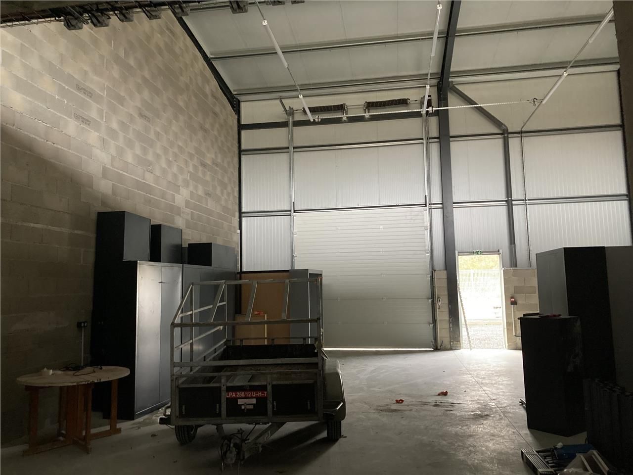 Situés à Étréchy, ces locaux d'activités modernes