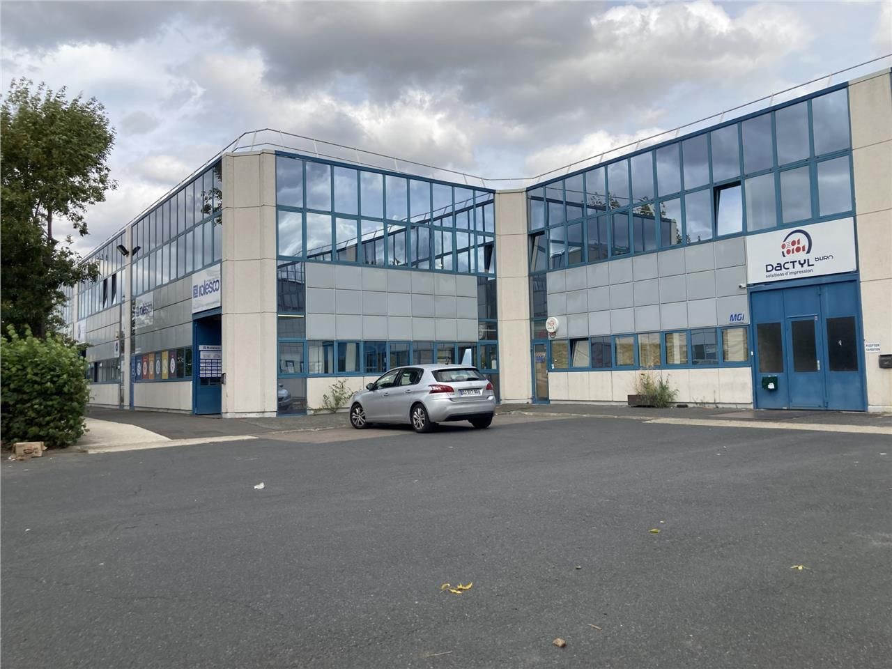 Nous vous proposons à la location un local d'acti