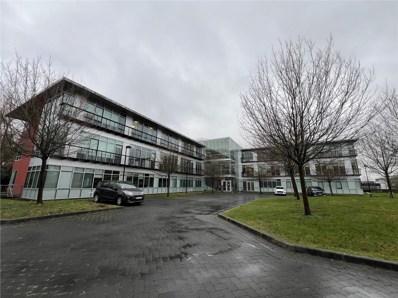 A louer, immeuble indépendant de bureaux à Voisin