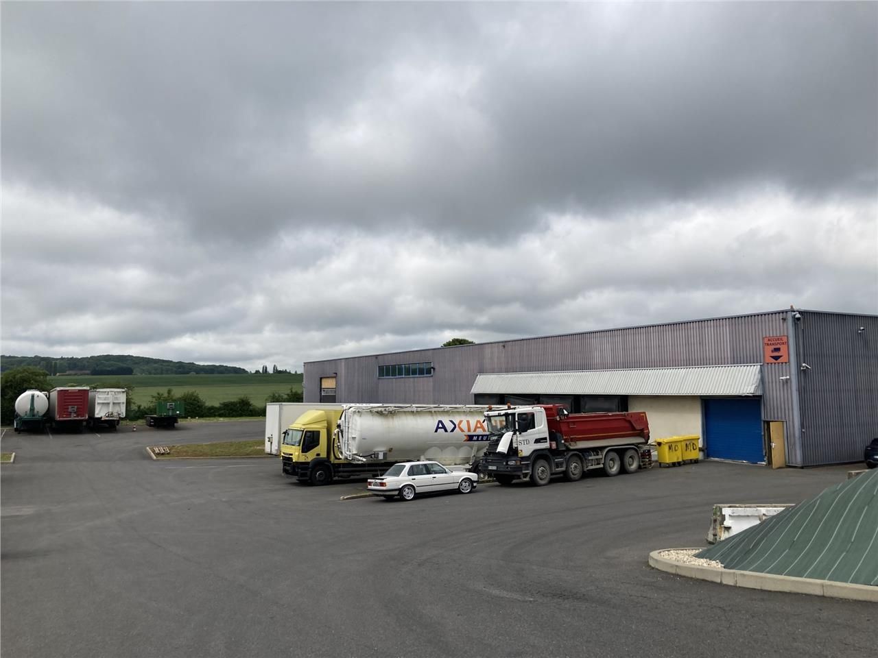 Nous vous proposons à la location un entrepôt d'u