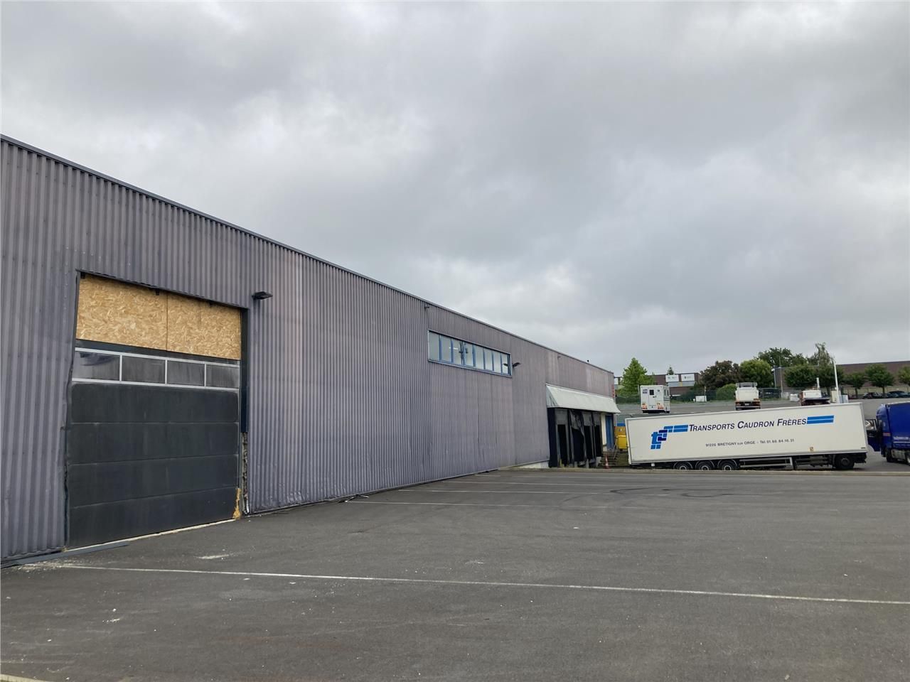 Nous vous proposons à la location un entrepôt d'u