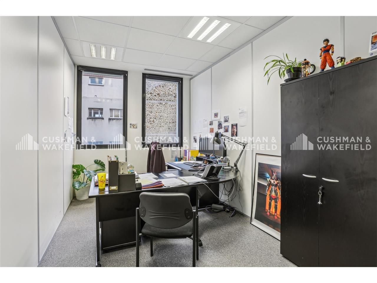 Ce bureau de grande surface offre un cadre de tra