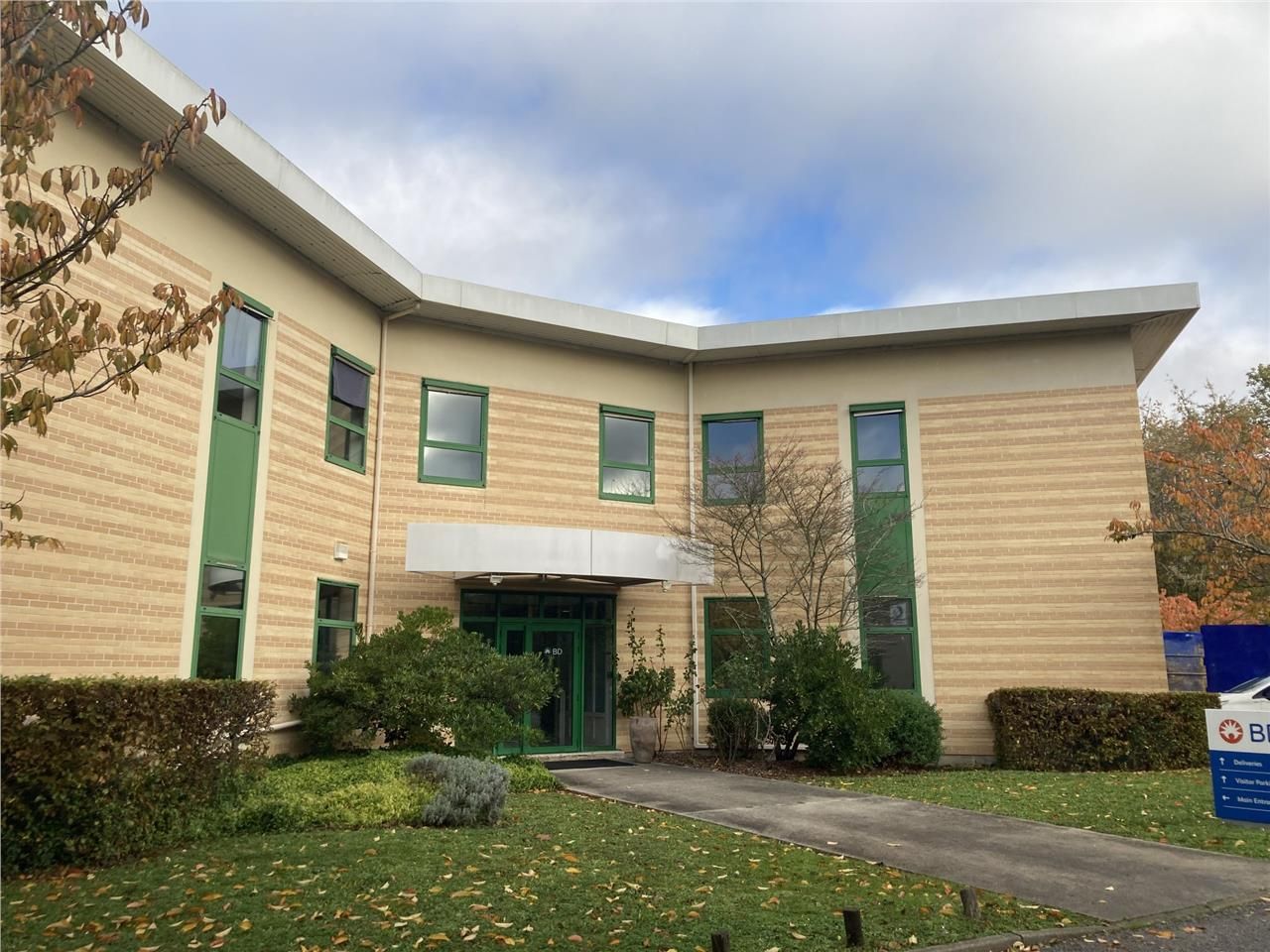 À VENDRE/LOUER - Immeuble d'activité et de bureau