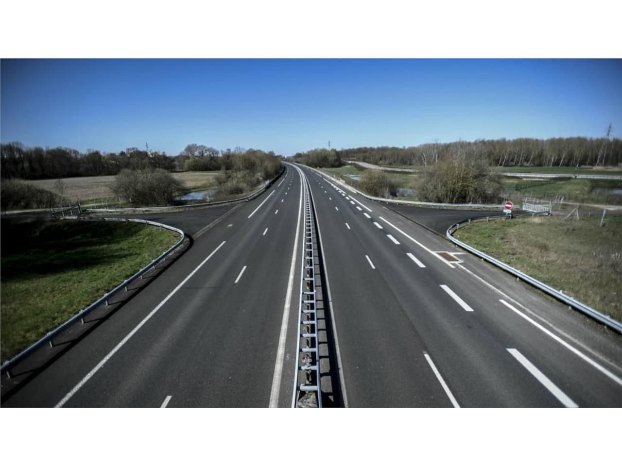 Découvrez ce commerce à louer d'une surface total