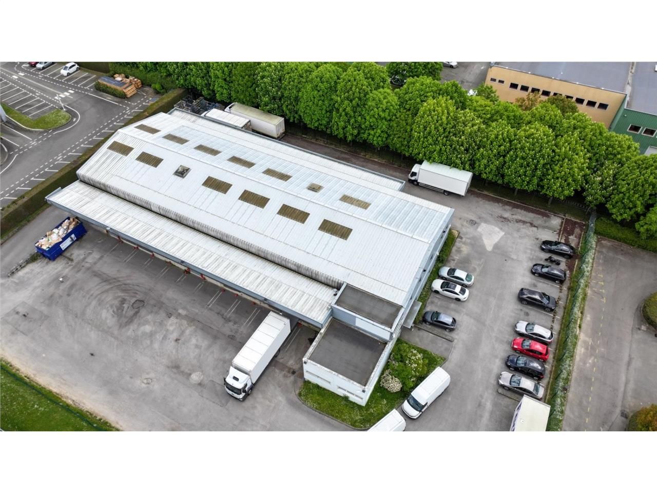 Nous vous proposons à la location un bâtiment de 