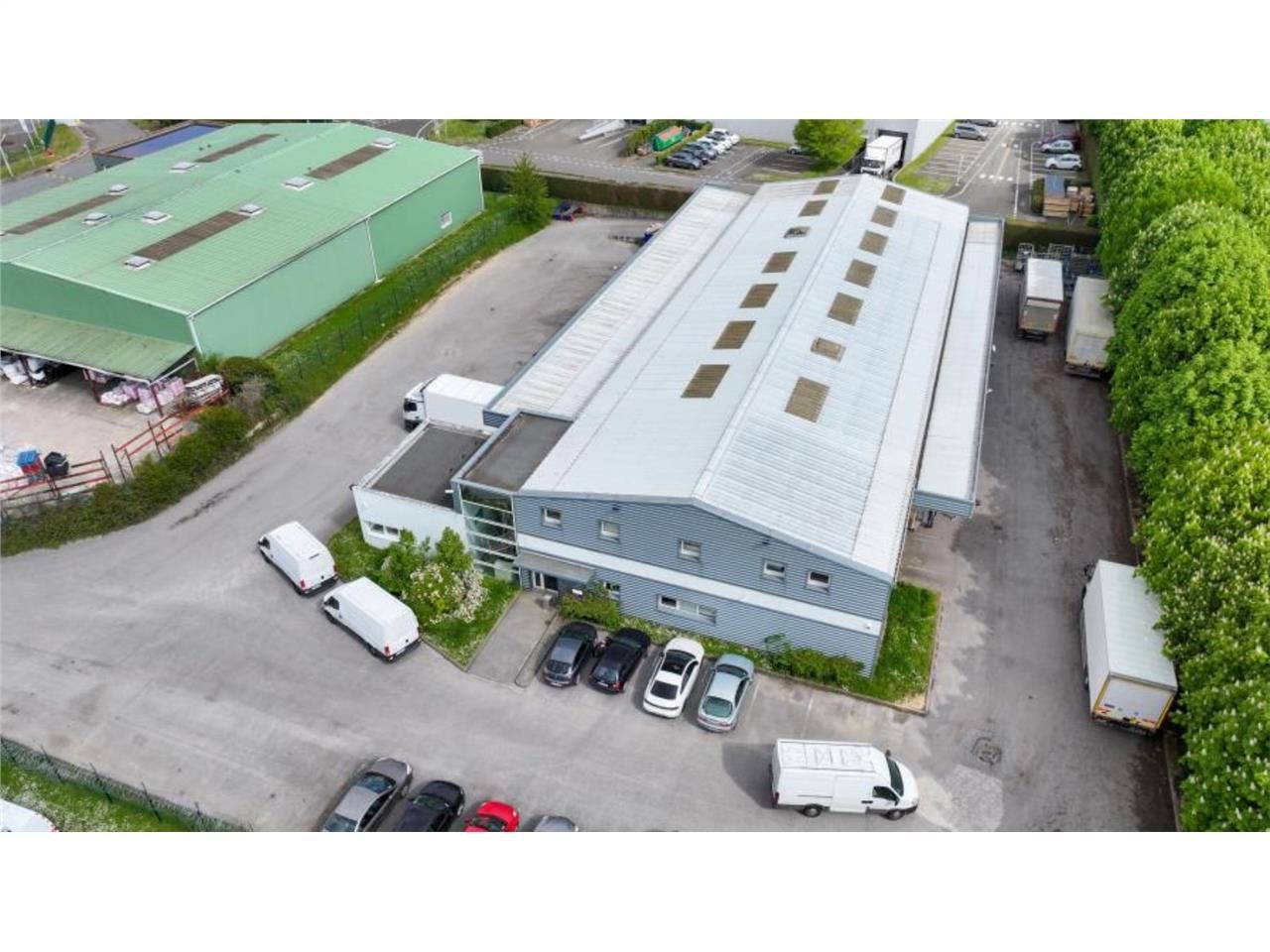 Nous vous proposons à la location un bâtiment de 