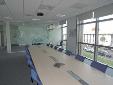 Bureaux à louer à Rungis.   Situé à seulement 7 k