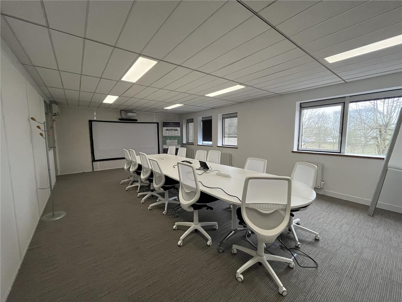 Nous vous proposons à la vente des bureaux à un p