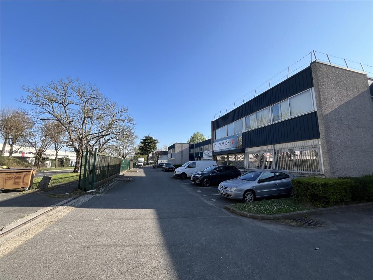 Nous vous proposons à la location un local d'acti