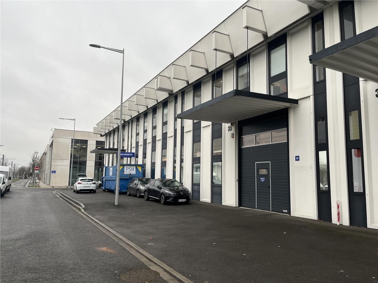 A louer, locaux d'activité à Rungis  Situé à seul