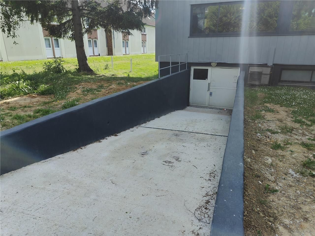 Situé aux Ulis, au sein d'un environnement économ