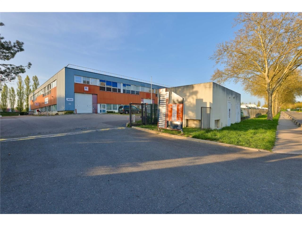 À louer - Local d'activité de 630 m² situé au 4 r