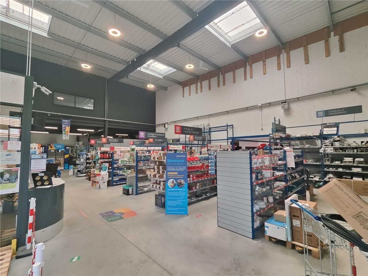 Implanté au sein d'un parc d'activités clos, verd