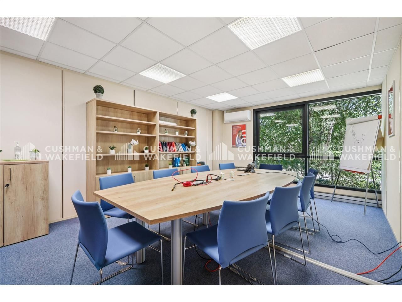 Idéalement situés rue du Bois Chaland à Lisses, a