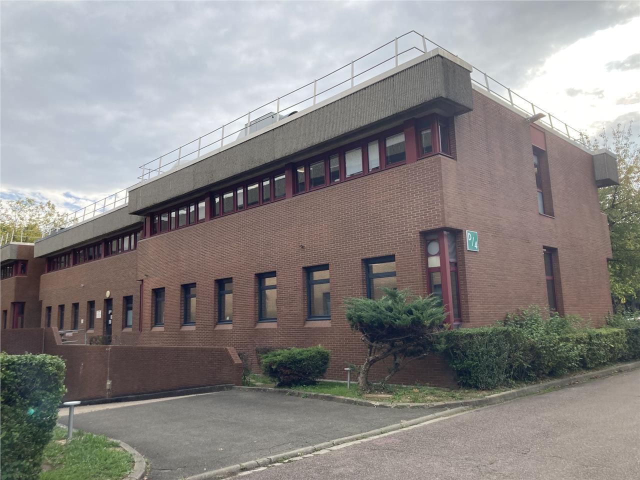 Situé au coeur du quartier dynamique du Pas du La