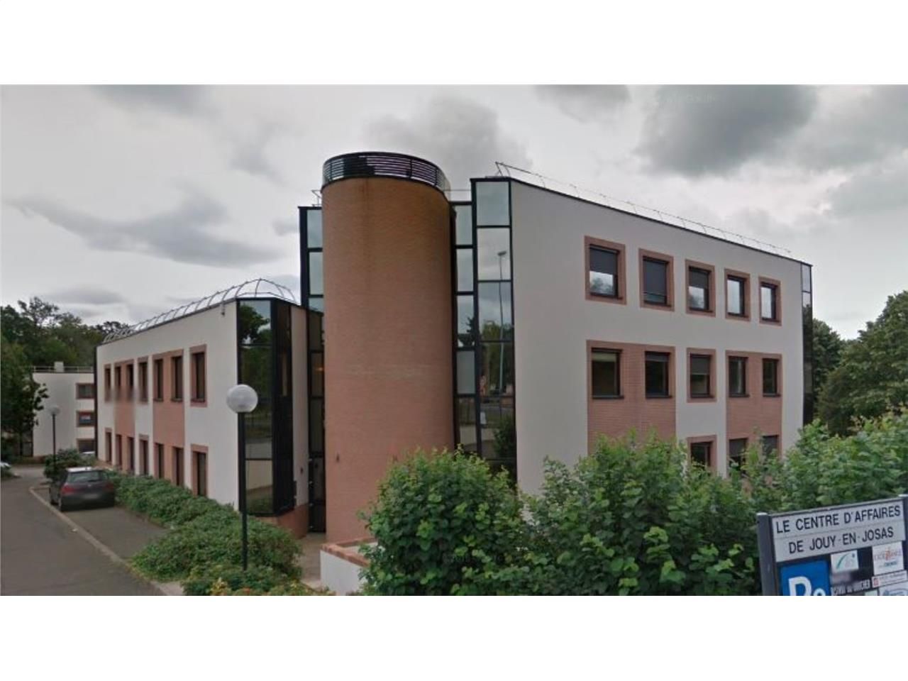 Situé dans un environnement verdoyant et dynamiqu