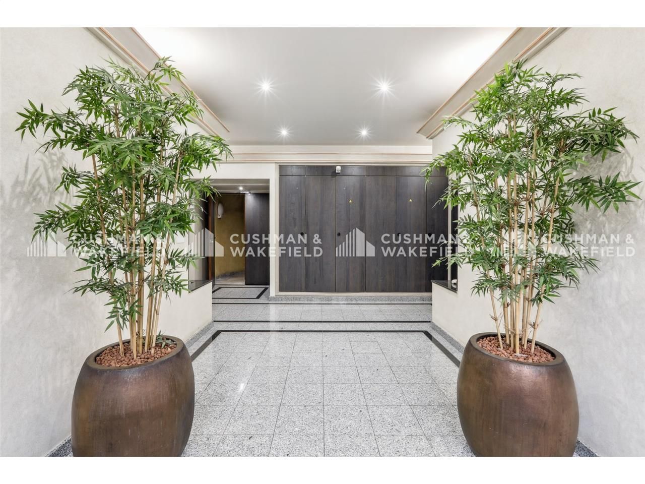 Au sein d'un immeuble récent en R+1, découvrez un