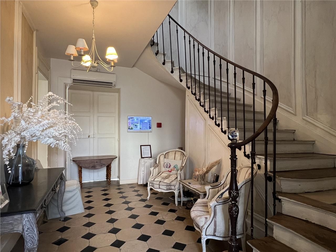 A vendre à Marcoussis, le Château de Bel Ebat off