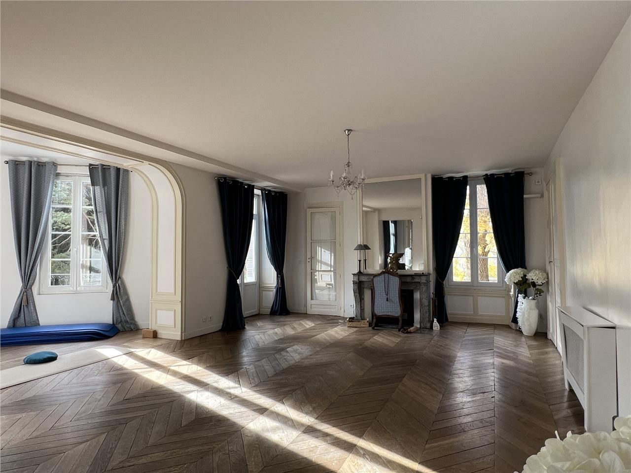 A vendre à Marcoussis, le Château de Bel Ebat off