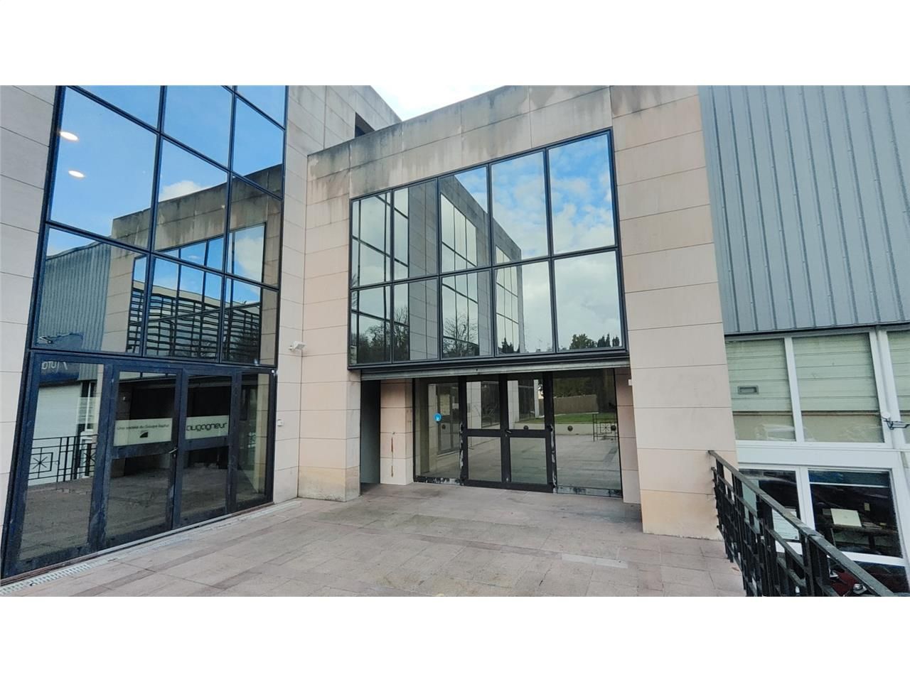 À louer : bureaux rénovés de 188 m², non divisibl