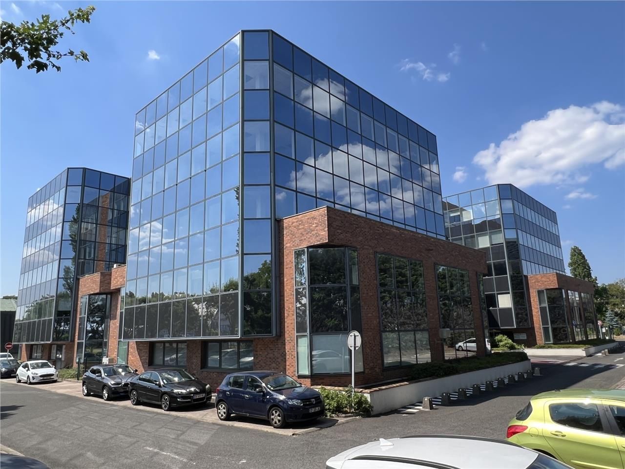 À Vélizy-Villacoublay, 23 avenue Louis Bréguet, i