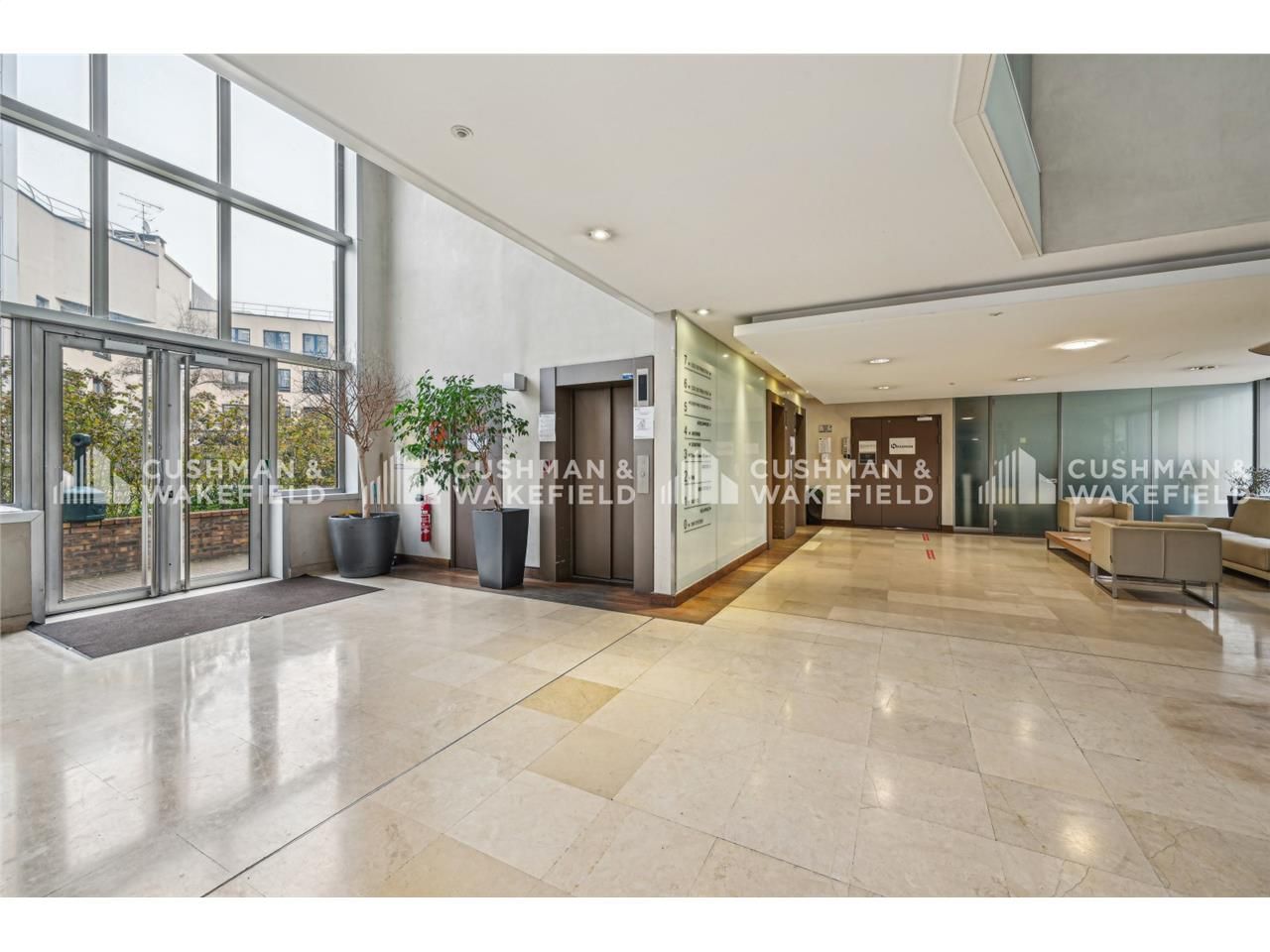 Montrouge - Au sein d'un immeuble moderne de bure