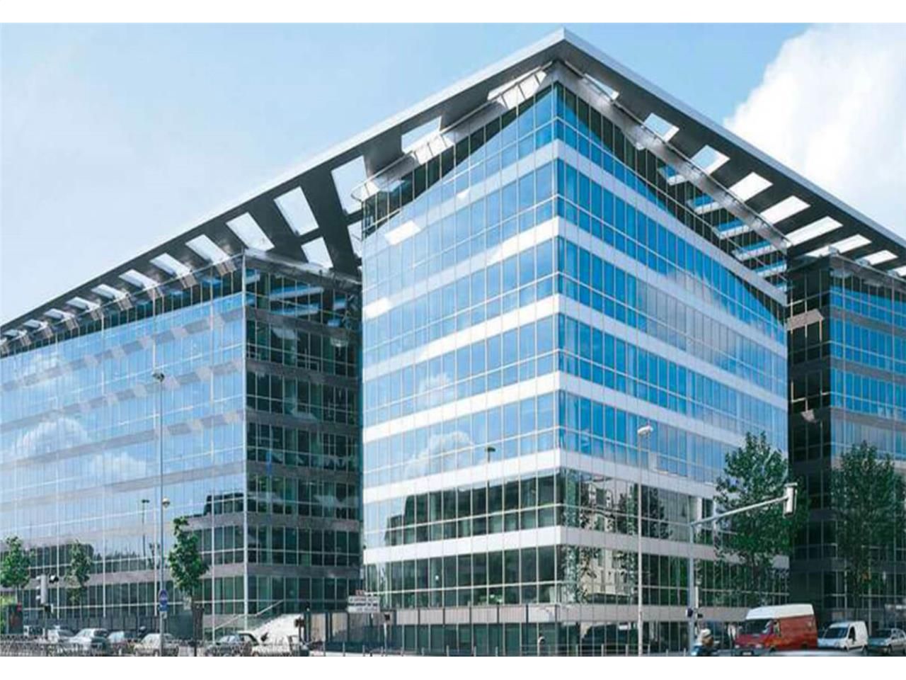 Bureaux à louer au pied du Tram T2 à Colombes.  C