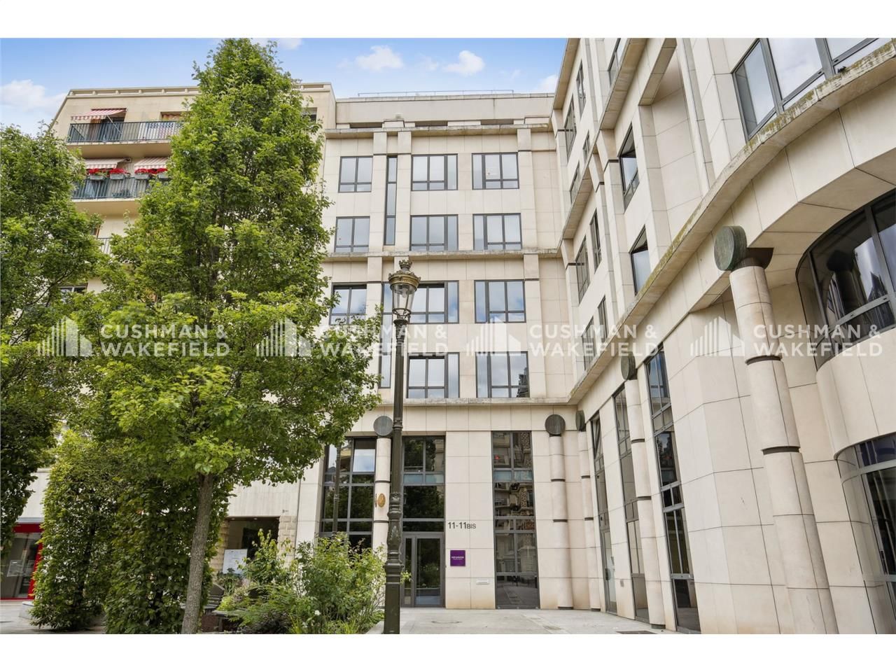 BUREAUX A LOUER  Très bel immeuble en plein centr