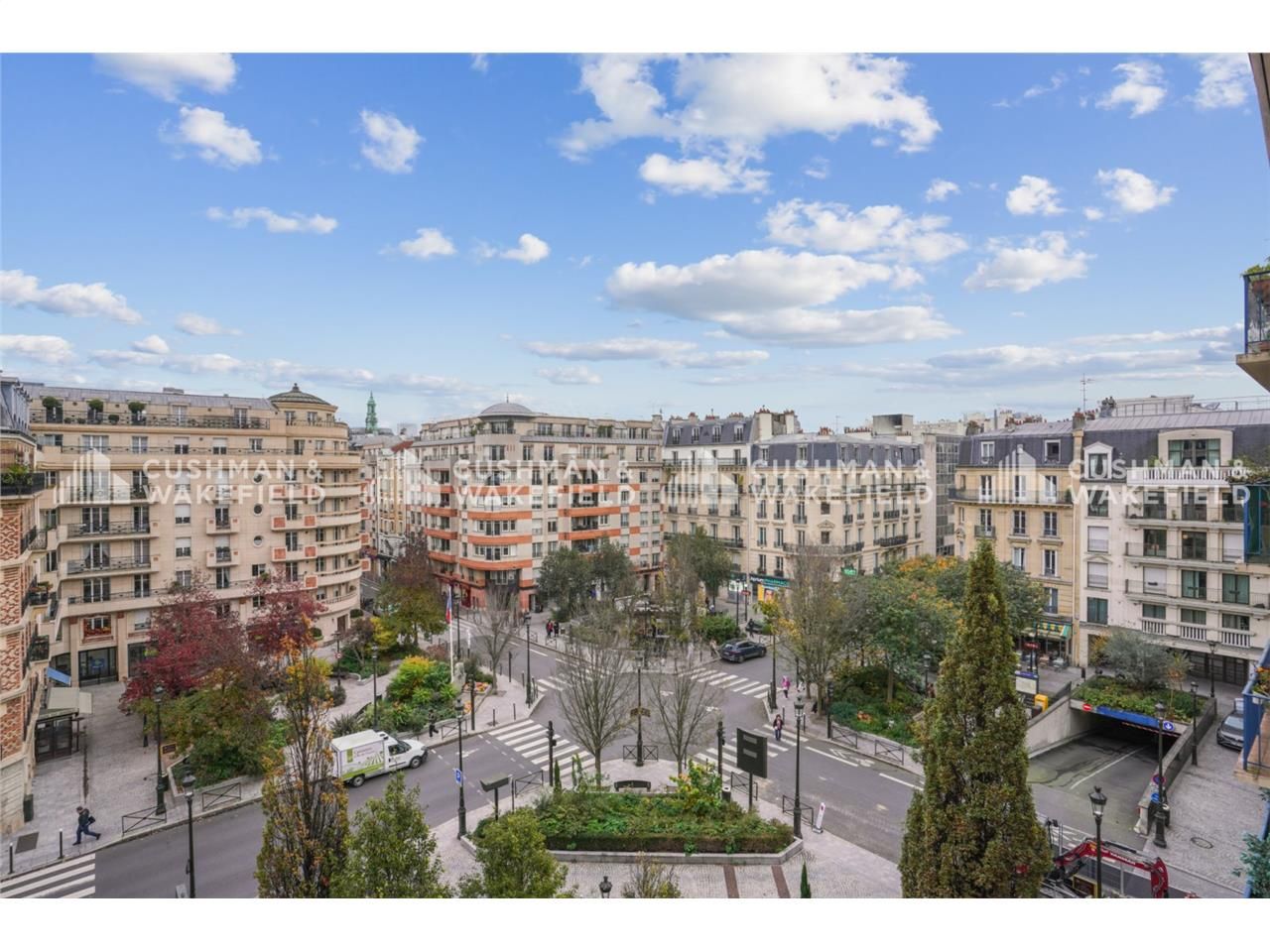 BUREAUX A LOUER  Très bel immeuble en plein centr