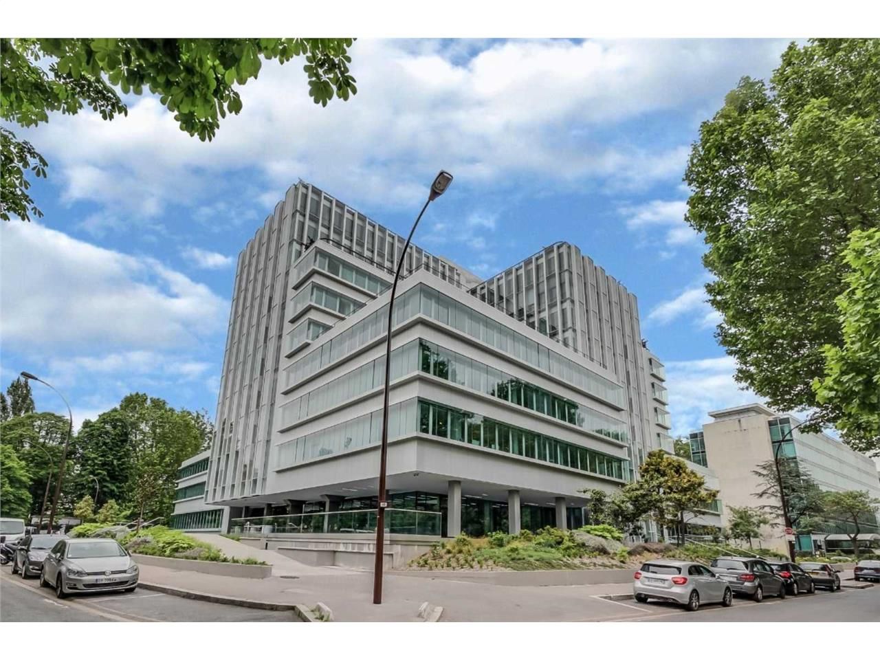 Bureaux à Louer - Neuilly sur Seine  Immeuble de 