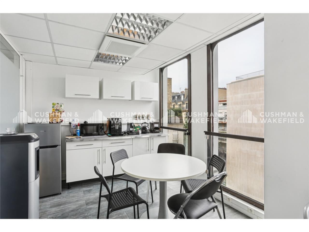 À louer - Bureaux lumineux - Métro Pont de Neuill