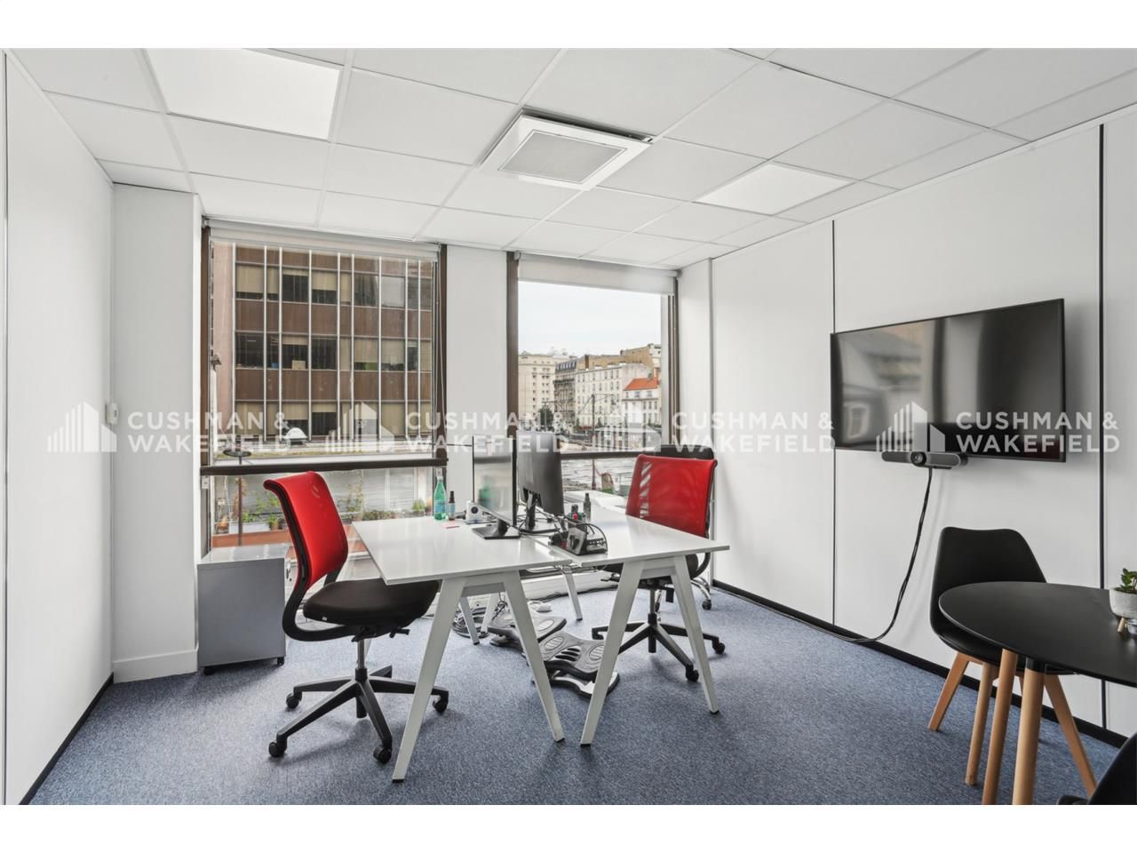 À louer - Bureaux lumineux - Métro Pont de Neuill