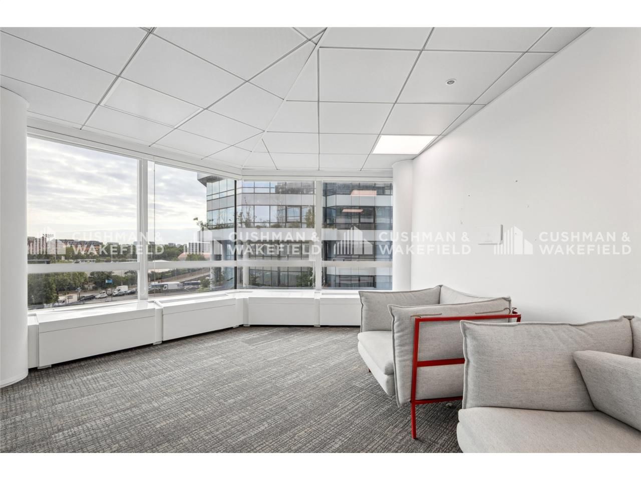 Découvrez à la location un plateau de bureaux de 