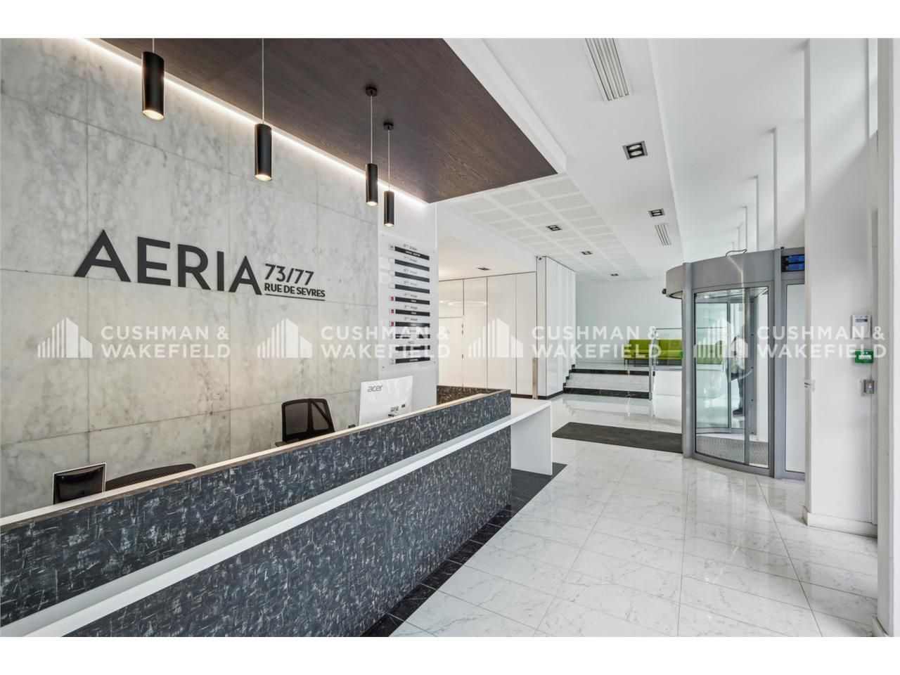 Dans un immeuble entièrement rénové, Cushman & Wa