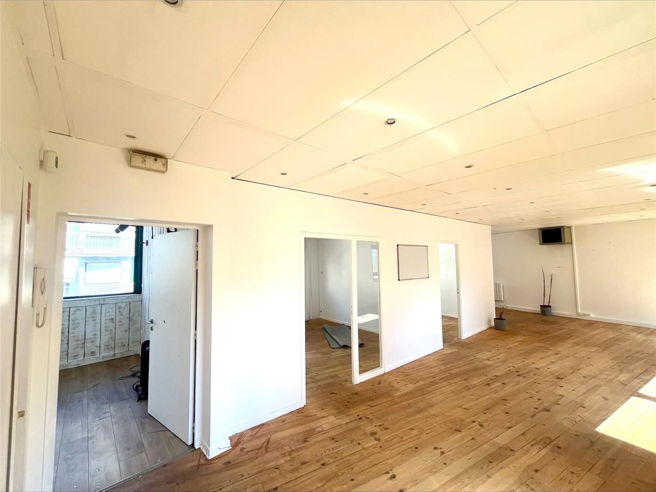 Bureaux à louer - 200 m² divisibles à partir de 1