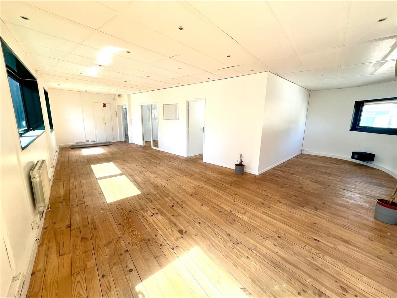 Bureaux à louer - 200 m² divisibles à partir de 1