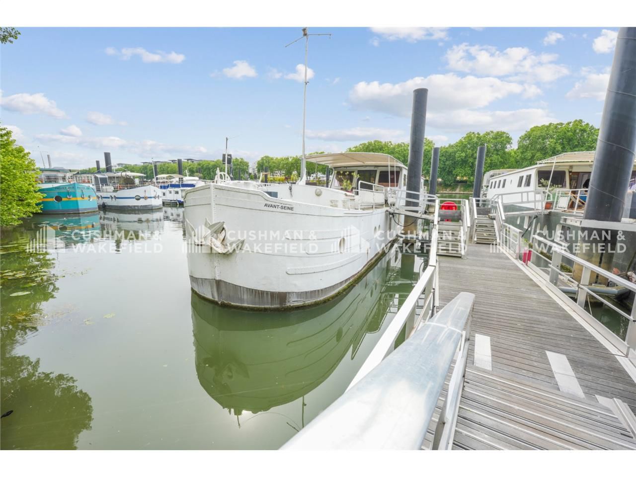 Cushman&Wakefield vous propose une péniche à usag