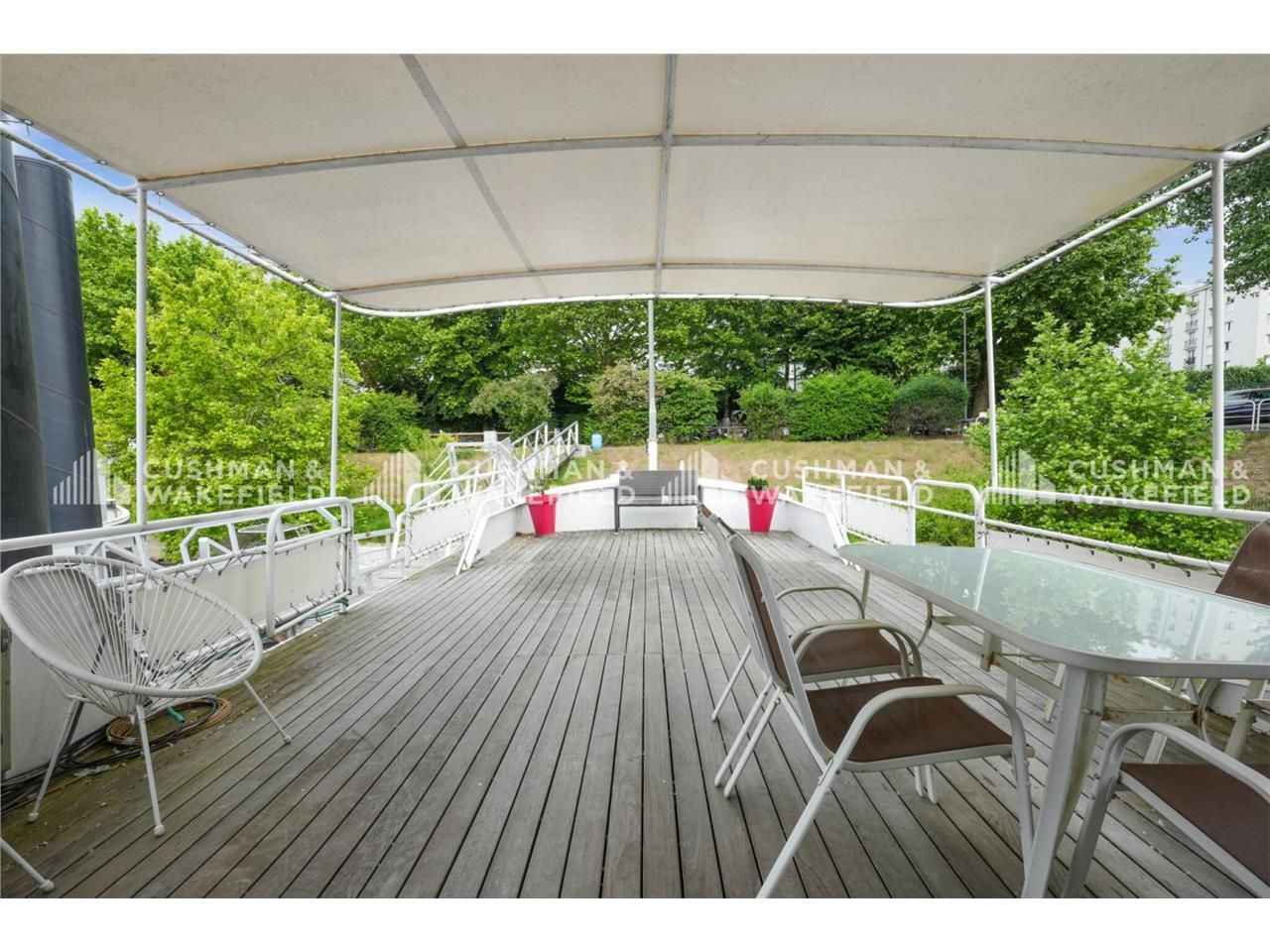 Cushman&Wakefield vous propose une péniche à usag