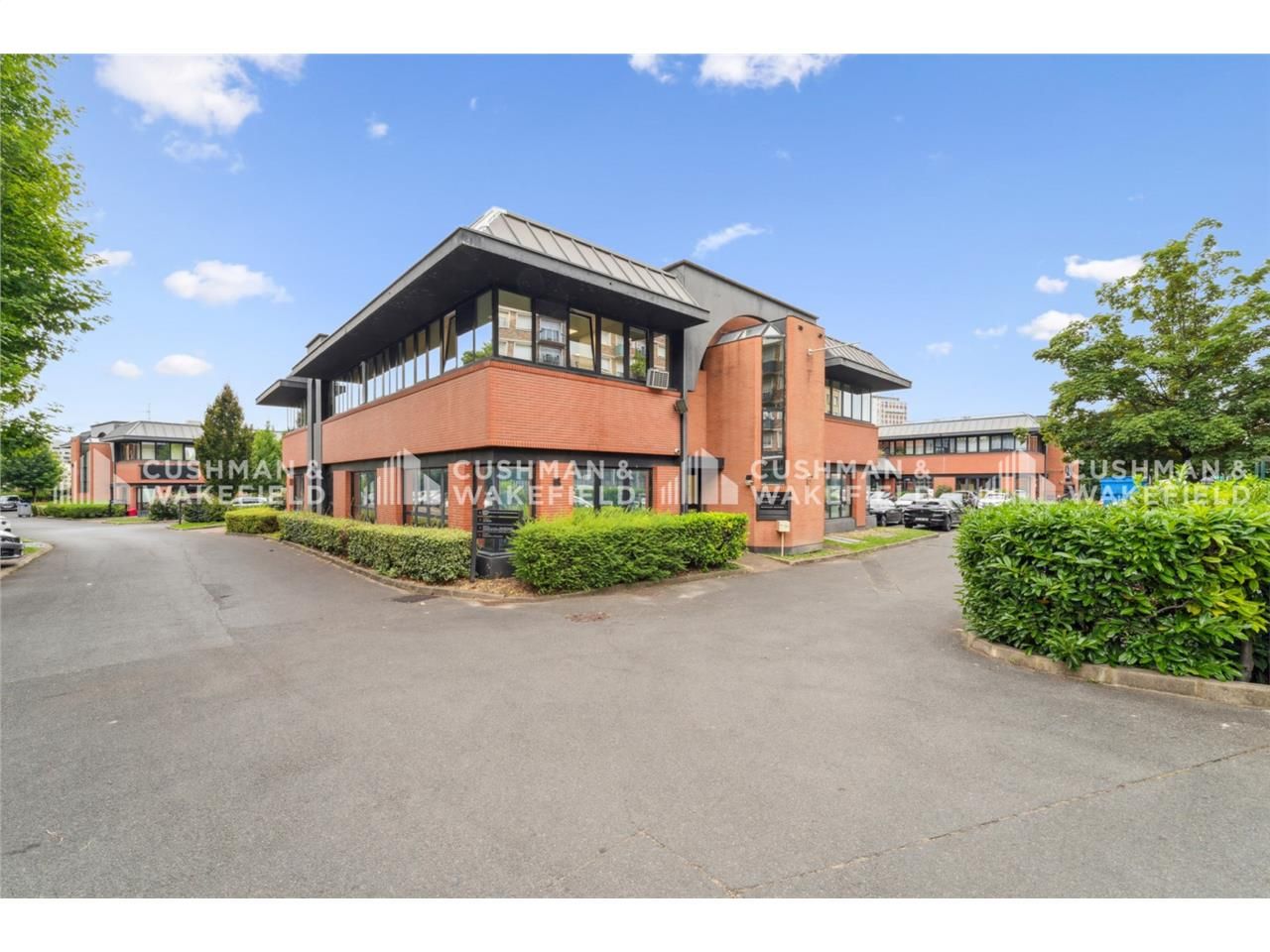 **À LOUER - BUREAUX & LOCAUX D'ACTIVITÉS - SAINT-