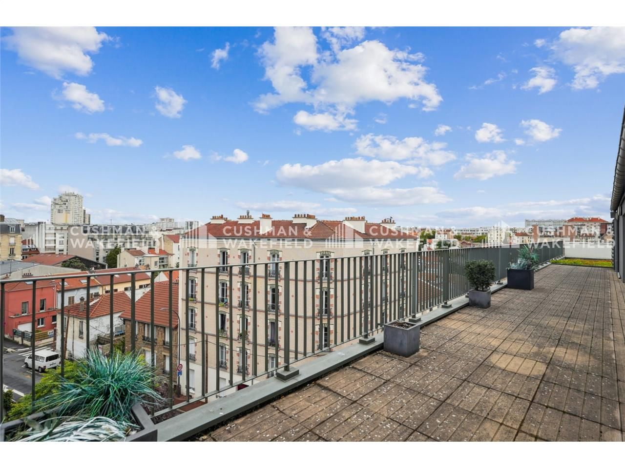 À louer 250,4 m² de bureaux lumineux situés aux 4