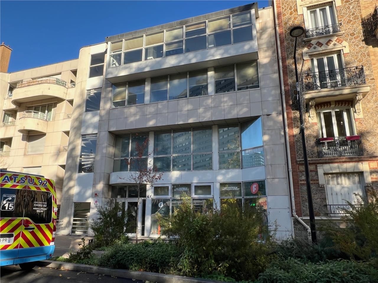 Bureaux de 128 m² non divisibles à Louer à COURBE