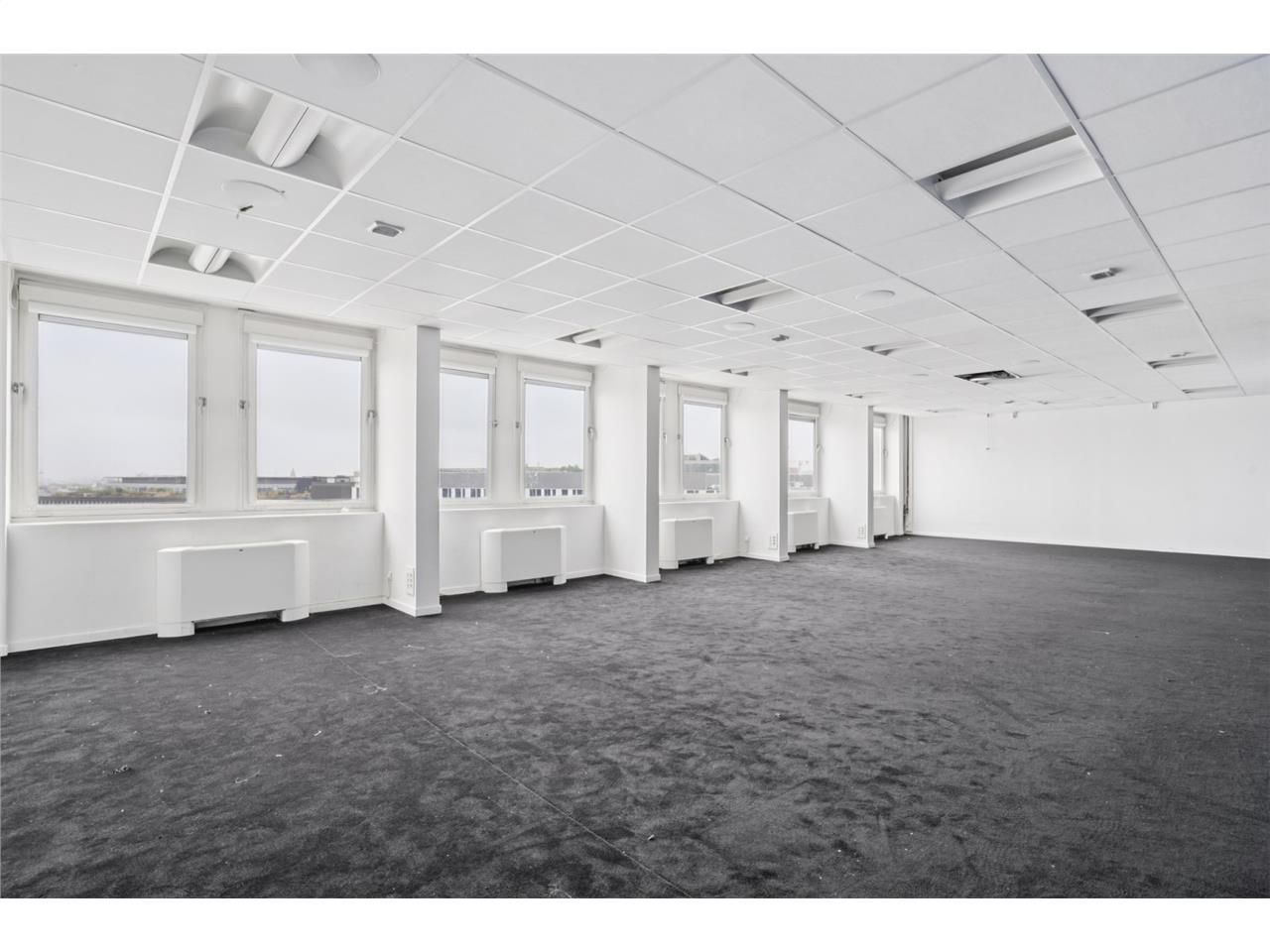 BUREAUX A LOUER - Loyers attractifs. Cushman & Wa