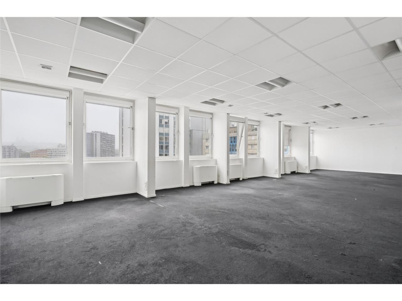 BUREAUX A LOUER - Loyers attractifs. Cushman & Wa